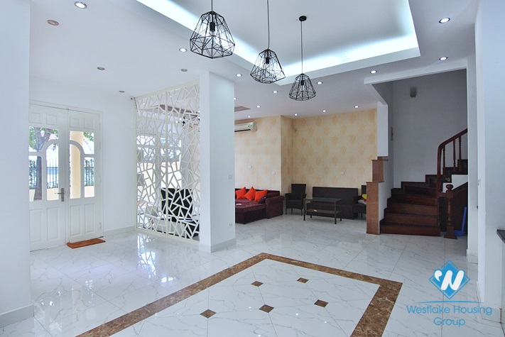 A beautiful house with lake view for rent in Tay Ho, Ha Noi